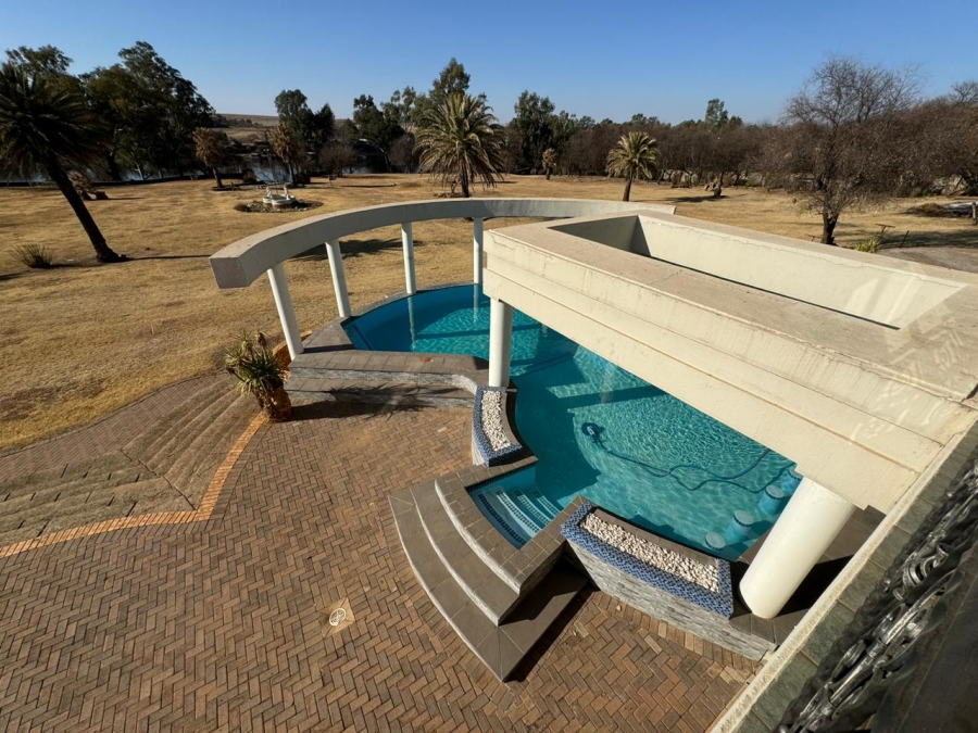 10 Bedroom Property for Sale in Vaal Dam Free State